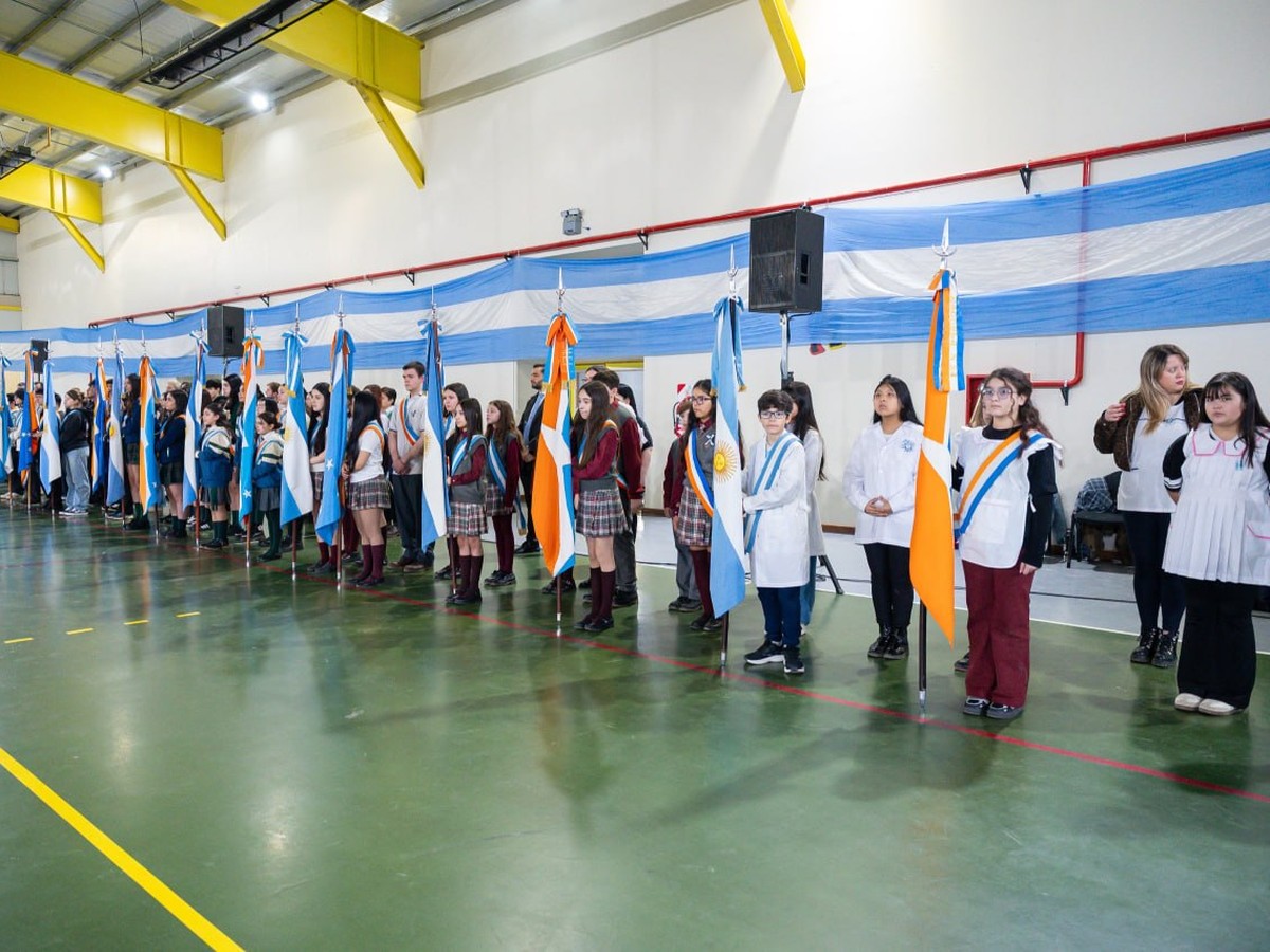 Se llevó a cabo en ushuaia el acto central por el 210° aniversario de la declaración de la independencia argentina