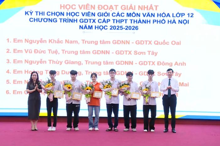 Hà Nội khen thưởng giáo viên và học viên giỏi giáo dục thường xuyên - Đài Phát thanh và truyền hình Hà Nội