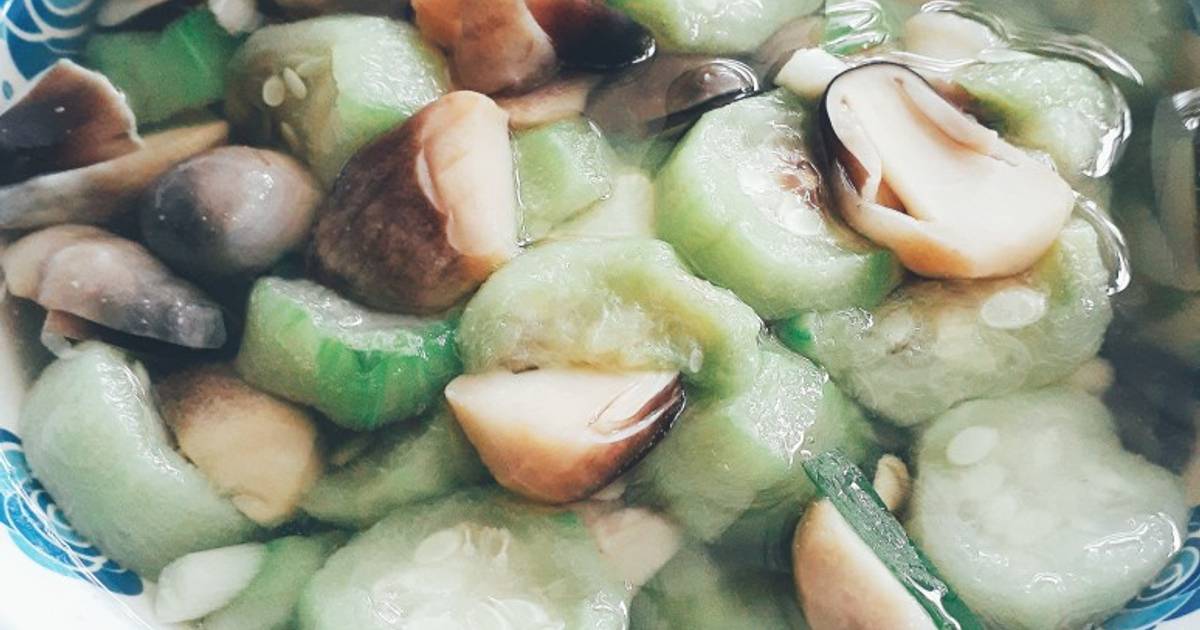 Canh mướp, nấm rơm chay