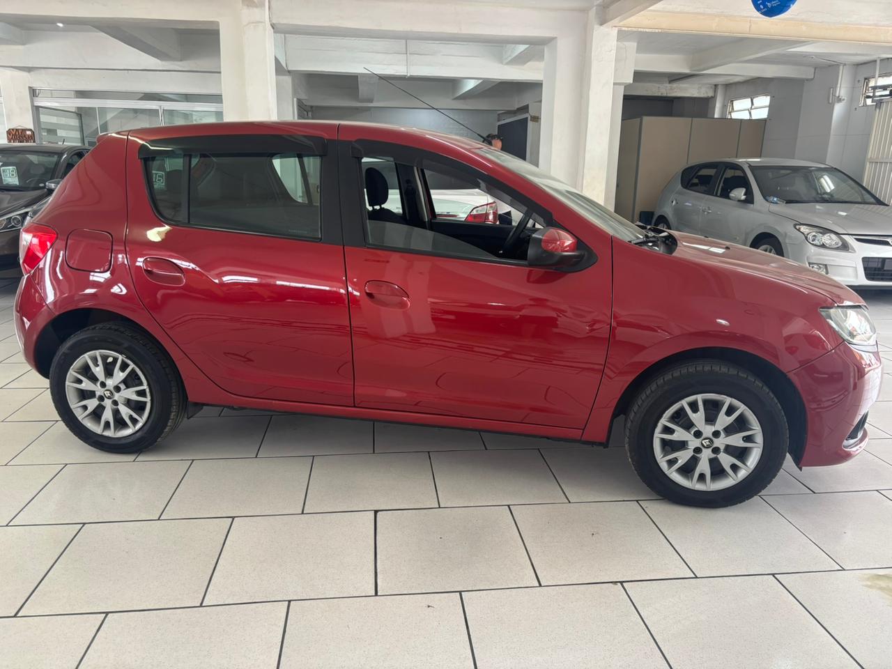 Renault Sandero - Foto 8