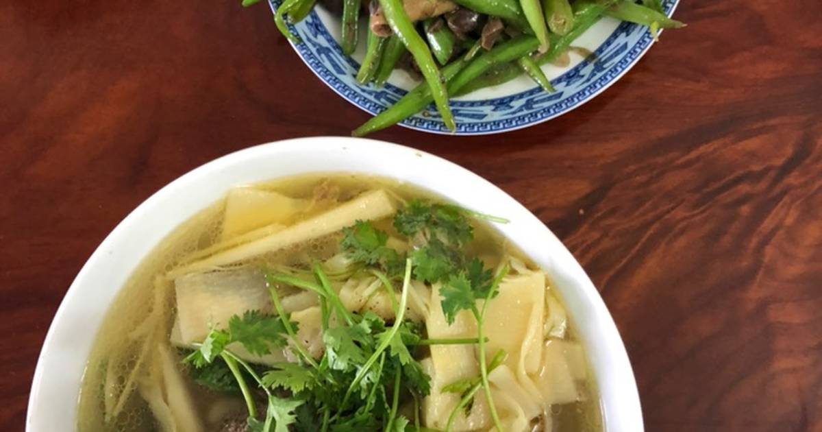 Vịt nấu măng, đậu ve xào lòng