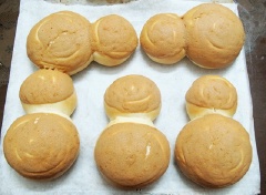 Nướng bánh ở 180 độ C trong 15 phút là bánh chín.