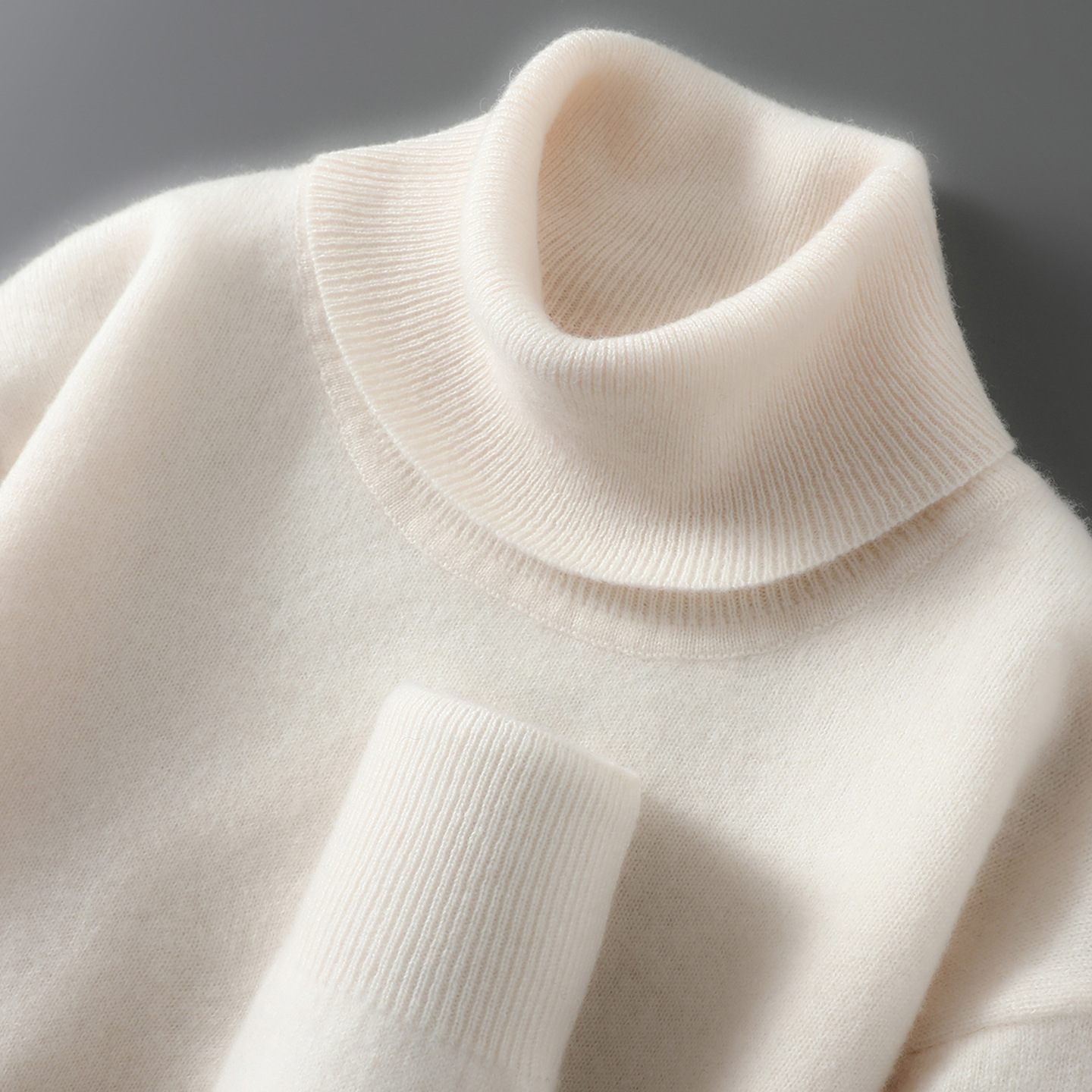 Men's Turtleneck Sweater made of Pure Wool