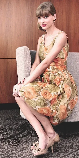 Taylor Swift, Singer, Songwriters, Celebrity, Flower Dress Full HD Wallpaper Background