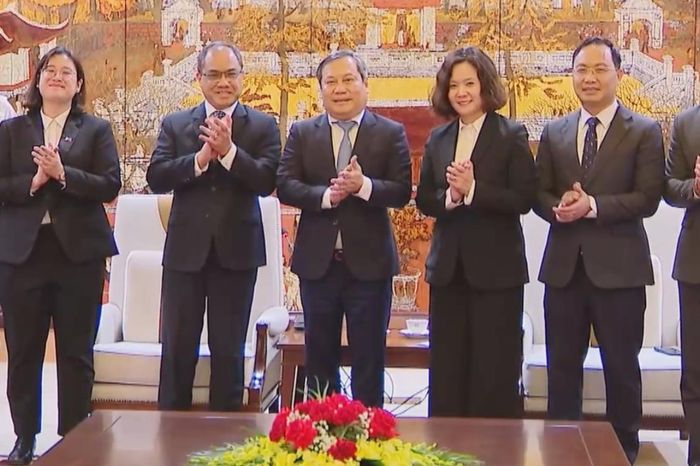Tăng cường ngoại giao nhân dân giữa Manila và Hà Nội - Đài Phát thanh và truyền hình Hà Nội