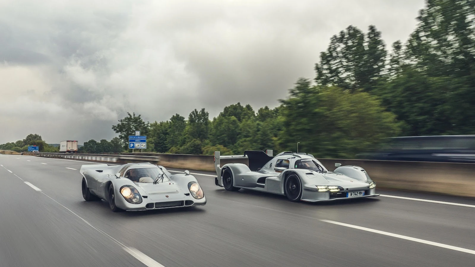 Classic And Modern Porsche Race Cars - Automotive Photography 5K Wallpaper (6000x3376)