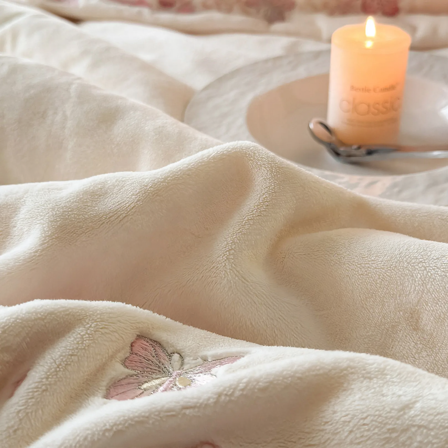 Milchfaser-Fleece-Bettwäsche-Set mit Stickerei