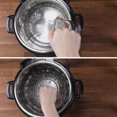 Bông cải trắng cắt miếng vừa ăn, rửa sạch với nước có pha 1 muỗng cà phê muối, vớt ra, để ráo. Đổ nước vào xửng hấp, cho bông cải xanh, bông cải trắng vào, đậy kín nắp, hấp chín khoảng 5-7 phút.