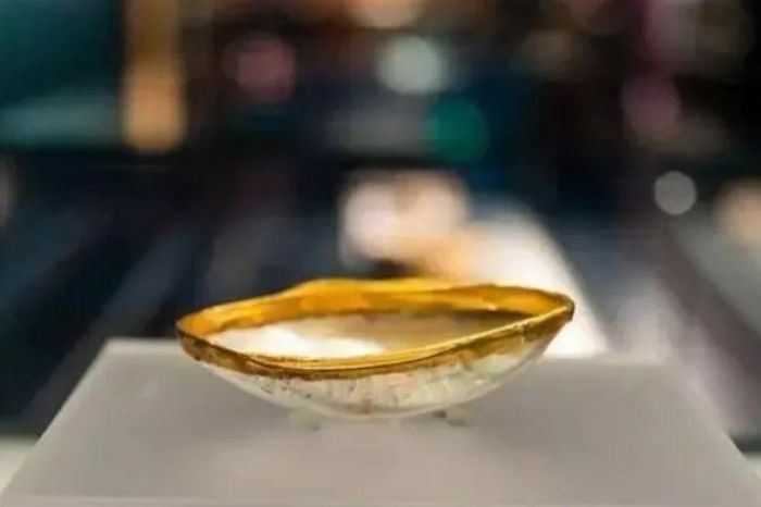 Phát hiện chiếc bát vỏ sò khảm vàng - Báo Tri thức &amp; Cuộc sống