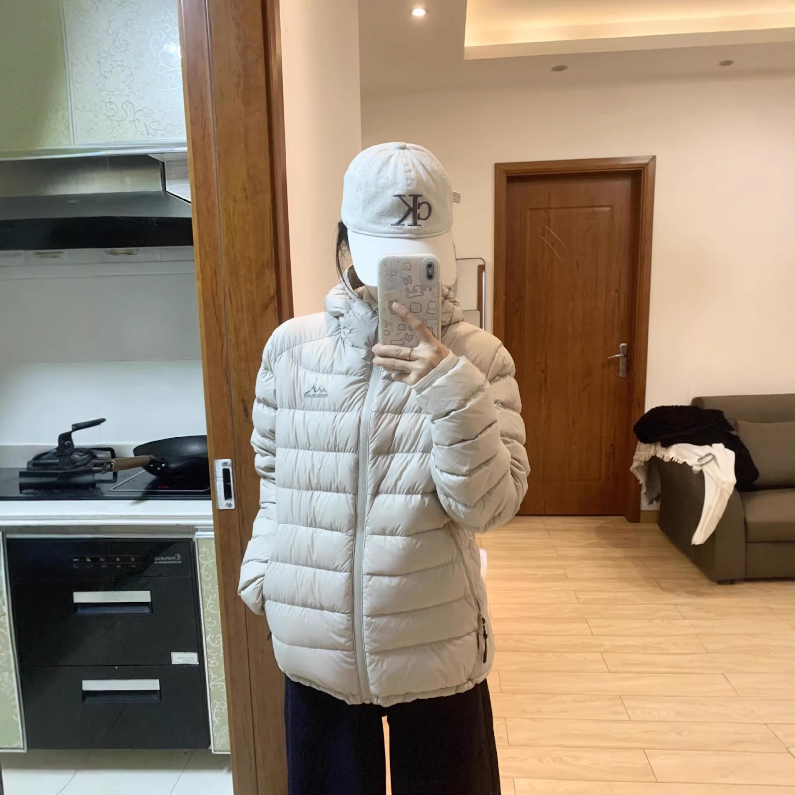 Lightweight women's down jacket with hood