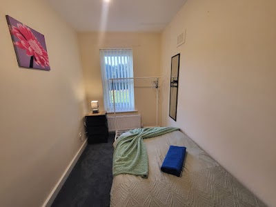Modern 3-Bedroom House w Private Parking