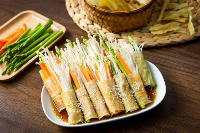 Tàu Hũ Ky Cuộn Nấm Rau Củ Hấp