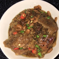 Vậy là xong. Chúng ta có được món tóp mỡ kho tương vô cùng ngon miệng cho bữa ăn. chúc các bạn làm thành công và dùng bữa ngon miệng.