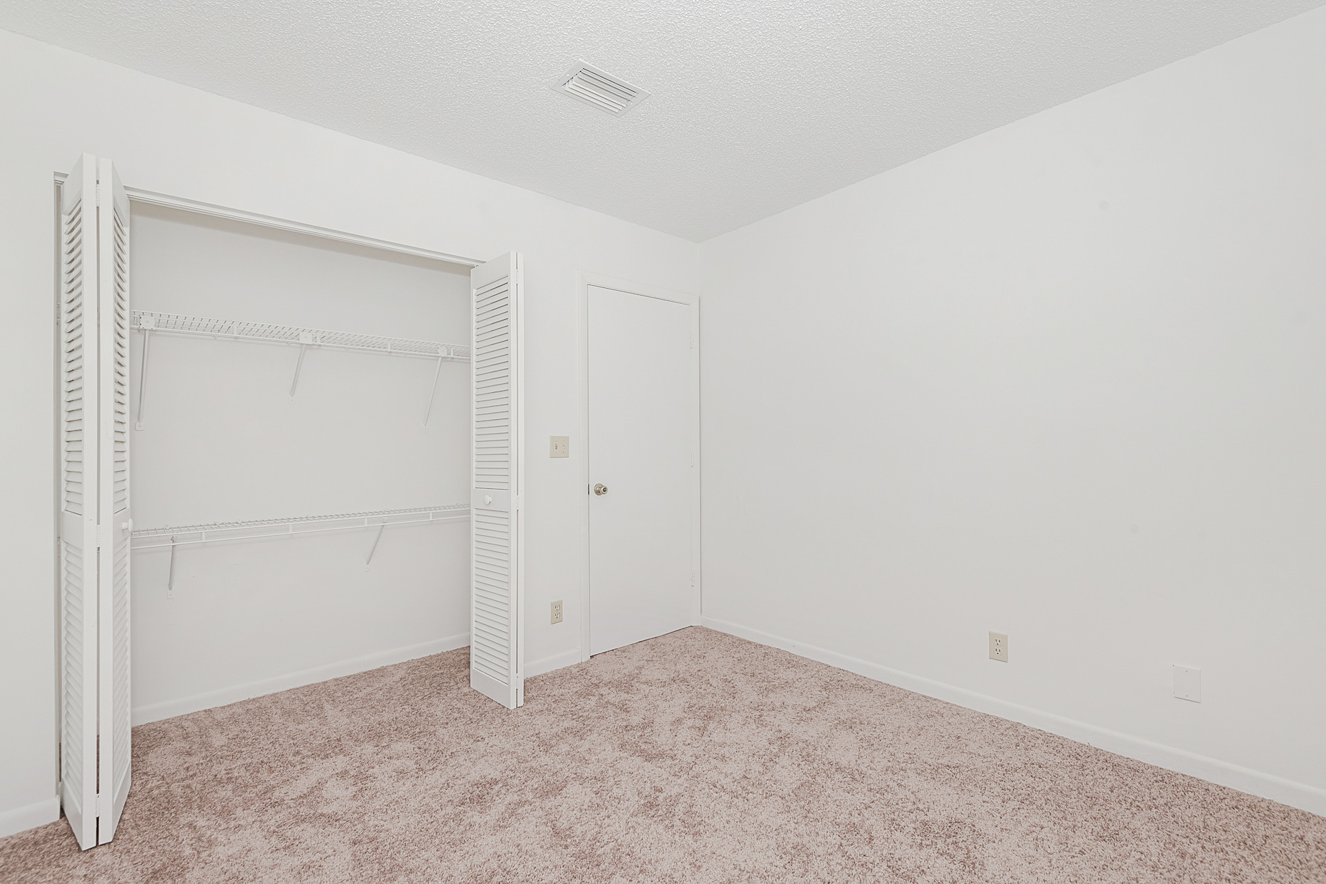 7 Large Units On Nearly A 1/2 Acre property photo 36