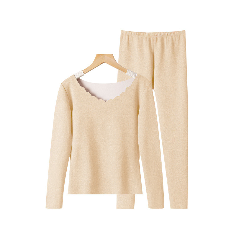 Thermal underwear set with V-neck and heating function