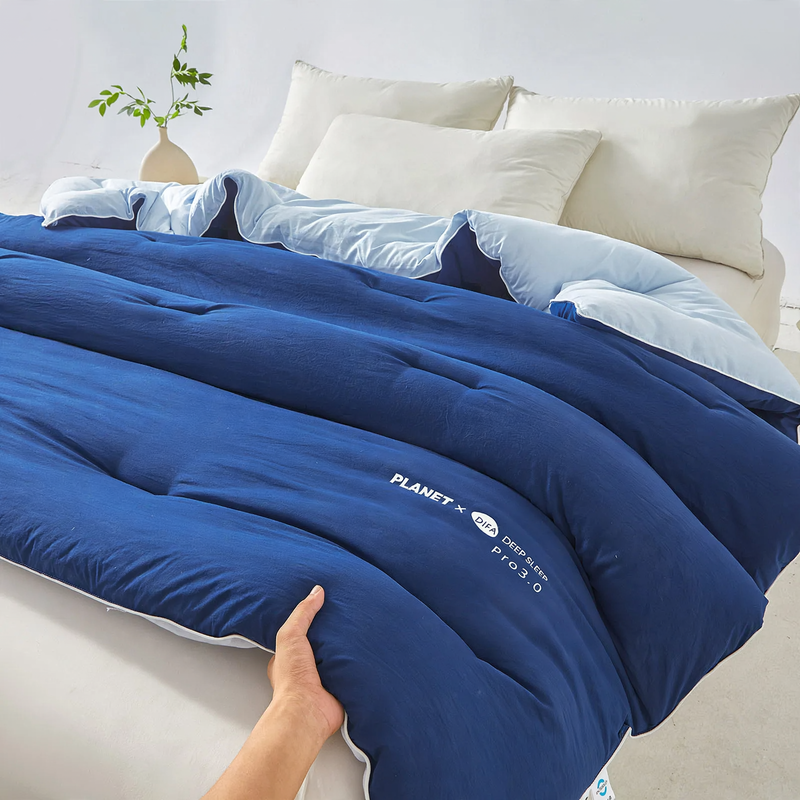 All-season duvet with temperature control