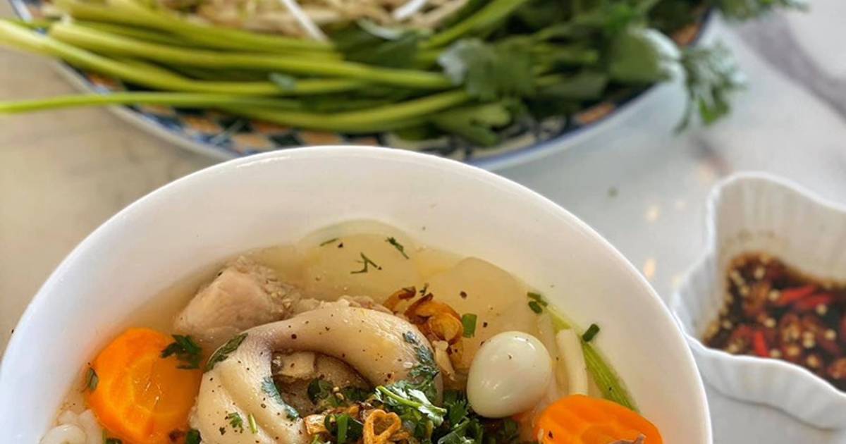 Bánh canh giò nạc sườn non