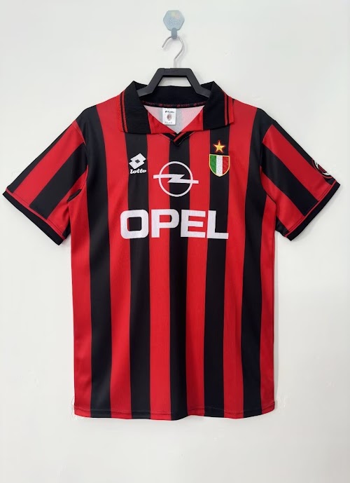 Equipación local del AC Milan 1996-97.jpg