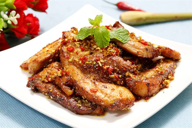 Thịt Ba Chỉ Chiên Sả Ớt Cay Thơm