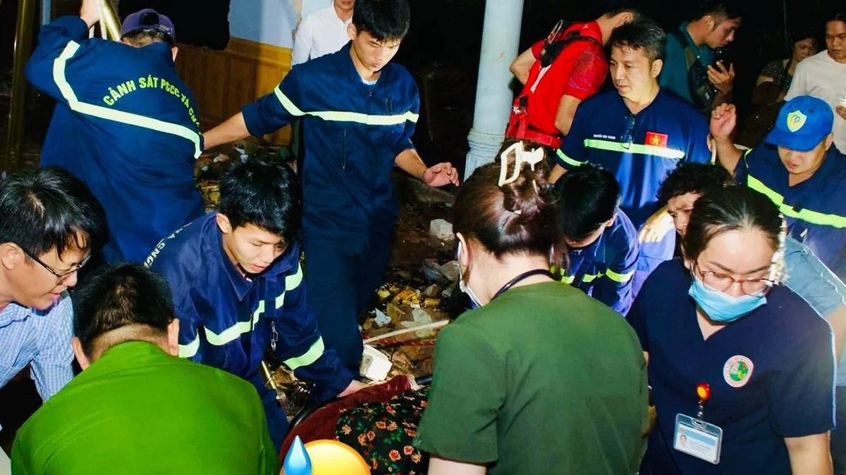 Công an giải cứu người phụ nữ rơi xuống giếng sâu trong đêm - Báo Công An Nhân Dân