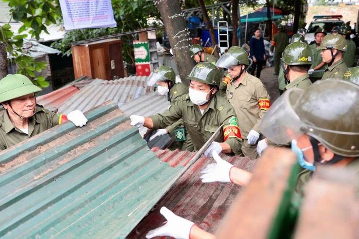 Chợ cá Yên Sở bị giải tỏa vẫn tấp nập, Hà Nội lập tức ra quân xử lý - Báo Tiền Phong
