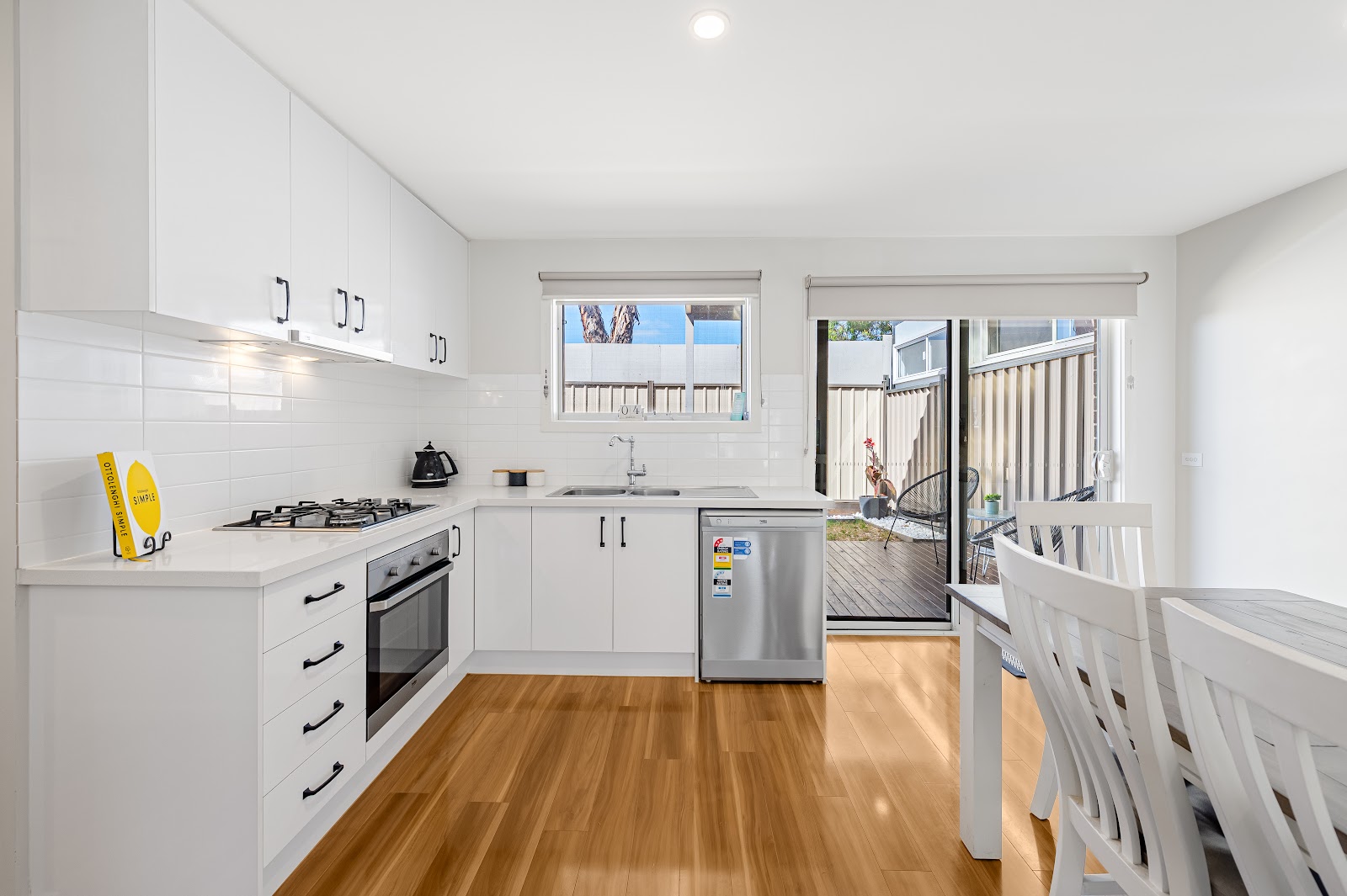 16 Kangaroo Paw Court, Taylors Lakes VIC 3038, Keilor - Thumbnail 3