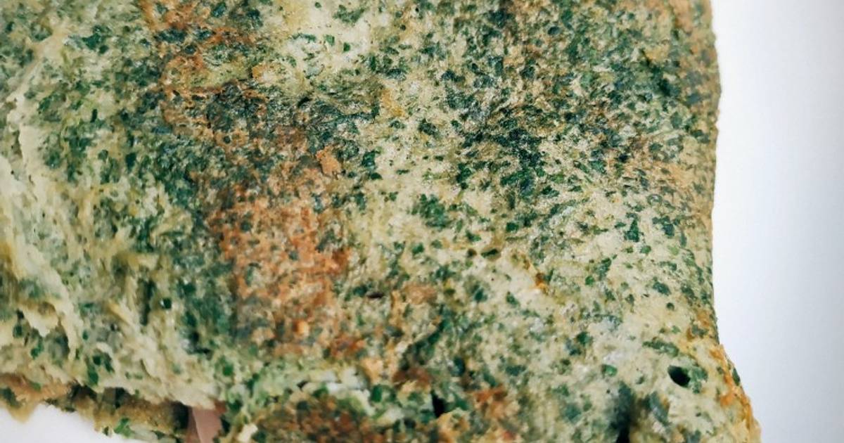 Trứng chiên lá ngải cứu