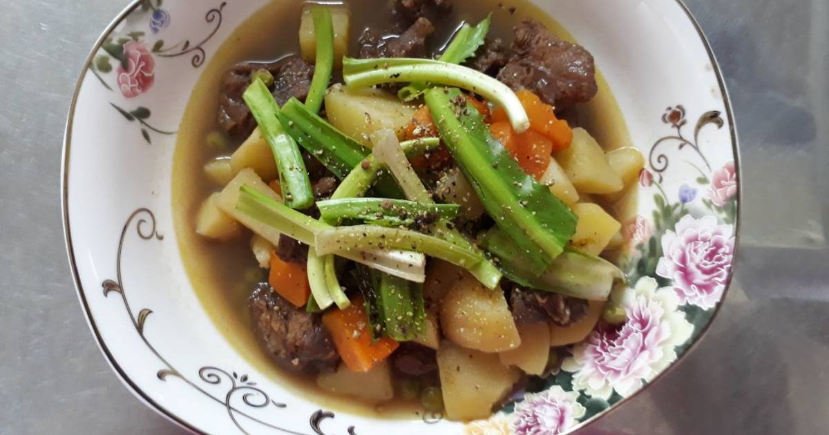 Thịt bò hầm khoai tây, cà rốt