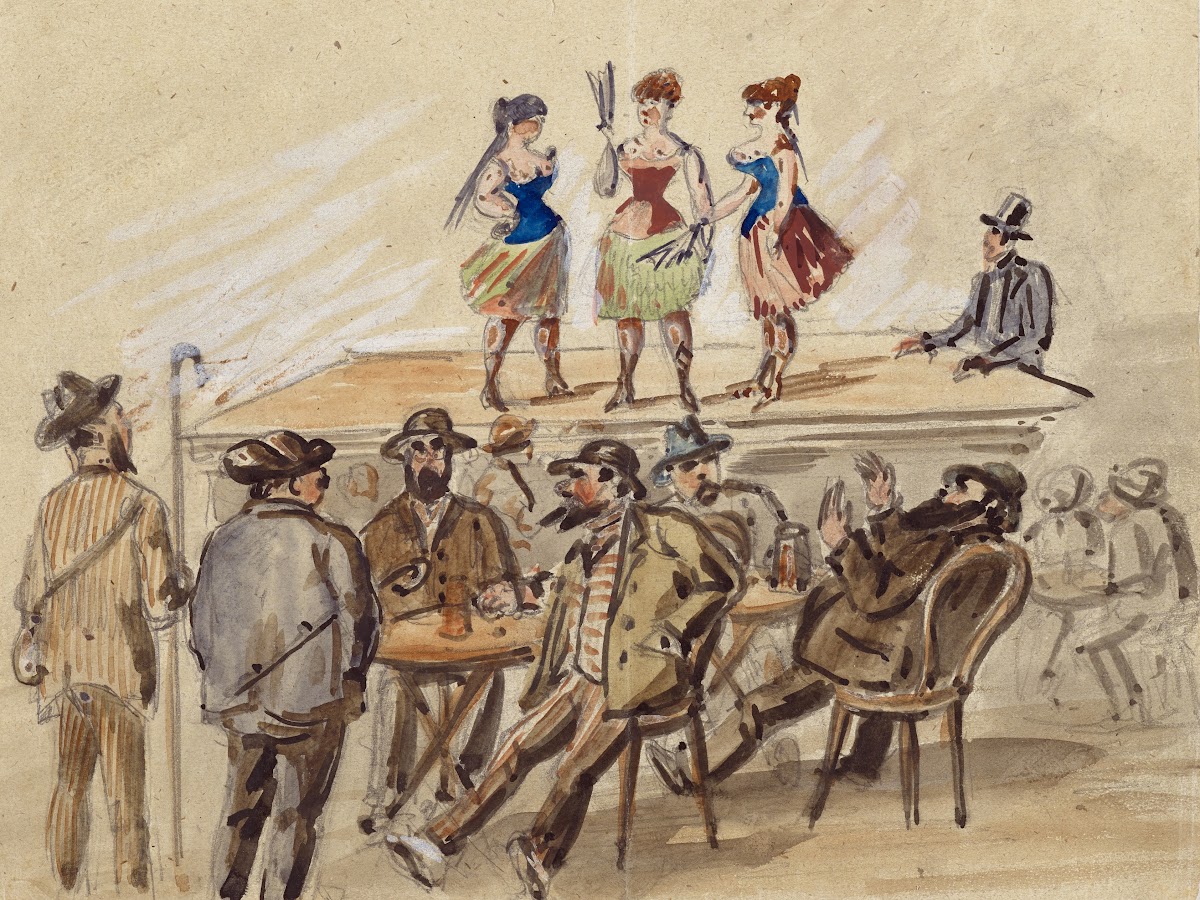 Drei Frauen präsentieren sich auf einer Bühne davor Männer an Biertischen 1882
