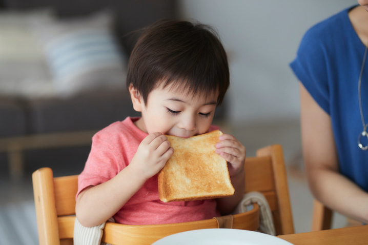 Child eating at mealtimes — paediatric dysphagia case studies and clinical reasoning