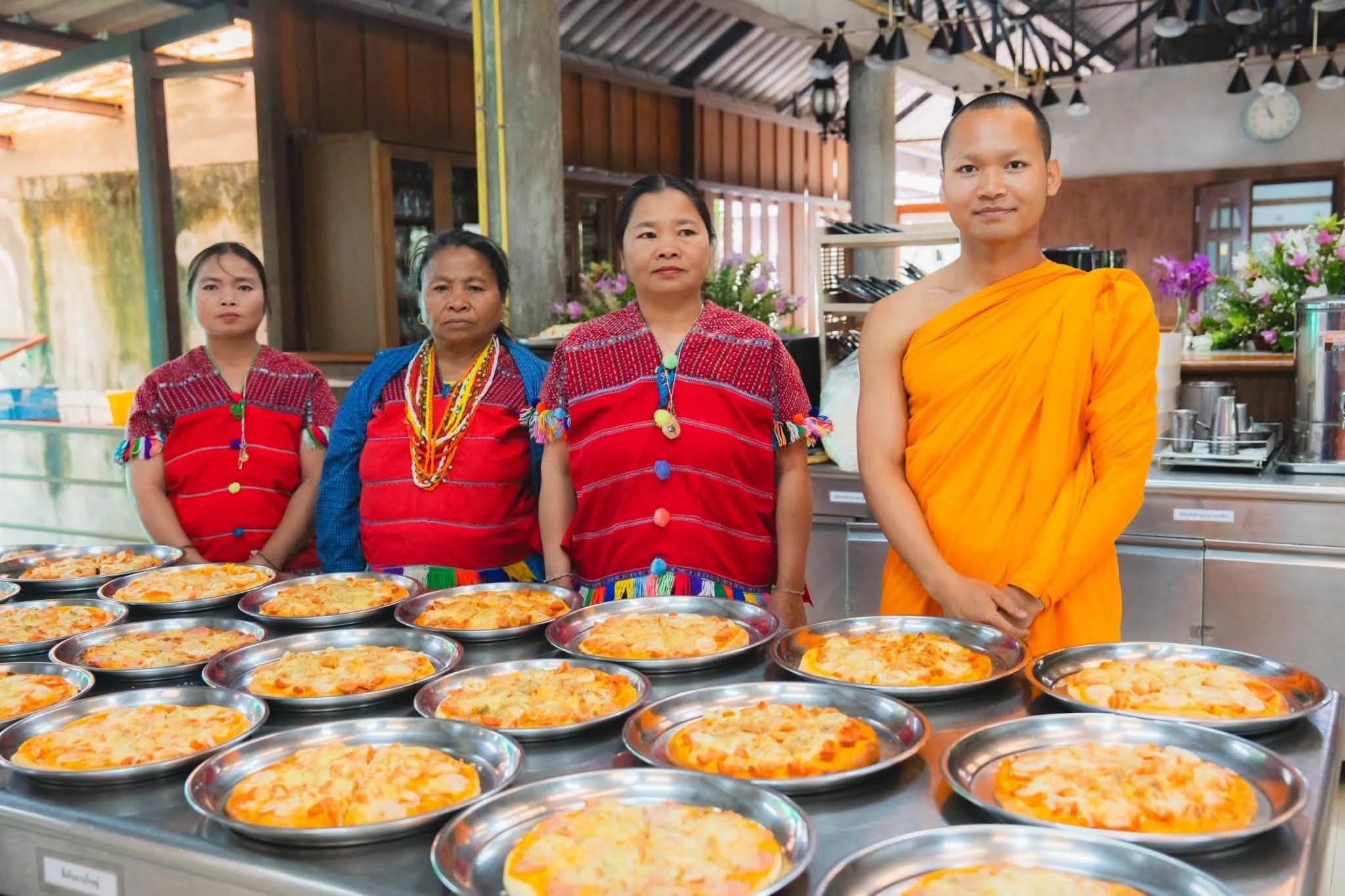 ภาพประกอบ วัดบ้านขุน ขออนุโมทนาบุญเจ้าภาพถวายภัตตาหาร แด่พระภิกษุ สามเณรกว่า ๒๐๐ รูป ประจำวันที่ ๒๕ สิงหาคม พ.ศ.๒๕๖๙