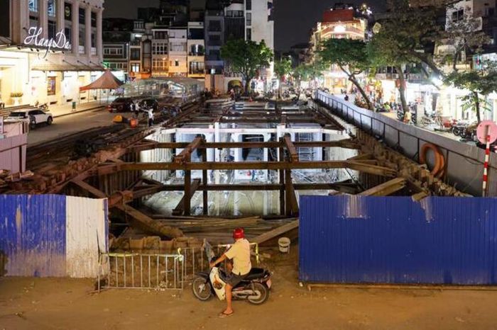 Xuyên đêm thi công loạt công trình chống ngập trong lòng phố cổ Hà Nội - Báo VTC News