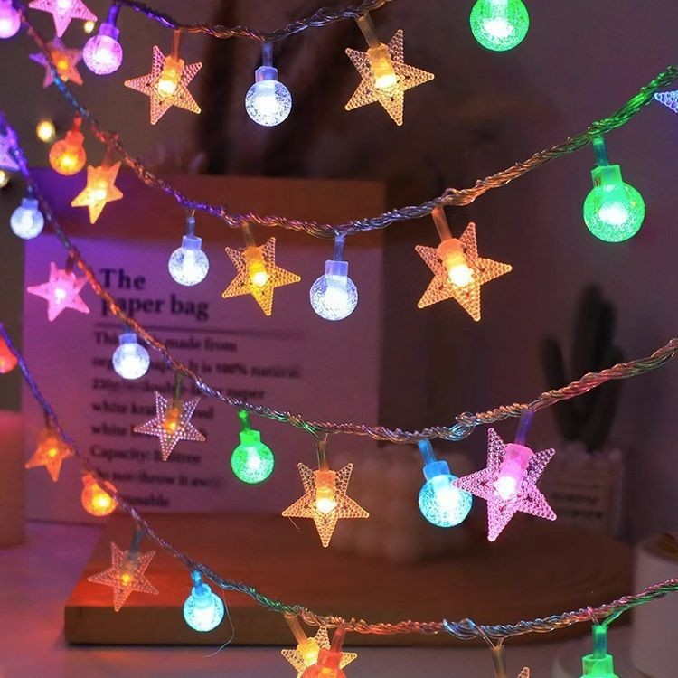 LED-Lichterkette mit Kugeln und Sternen, batteriebetrieben