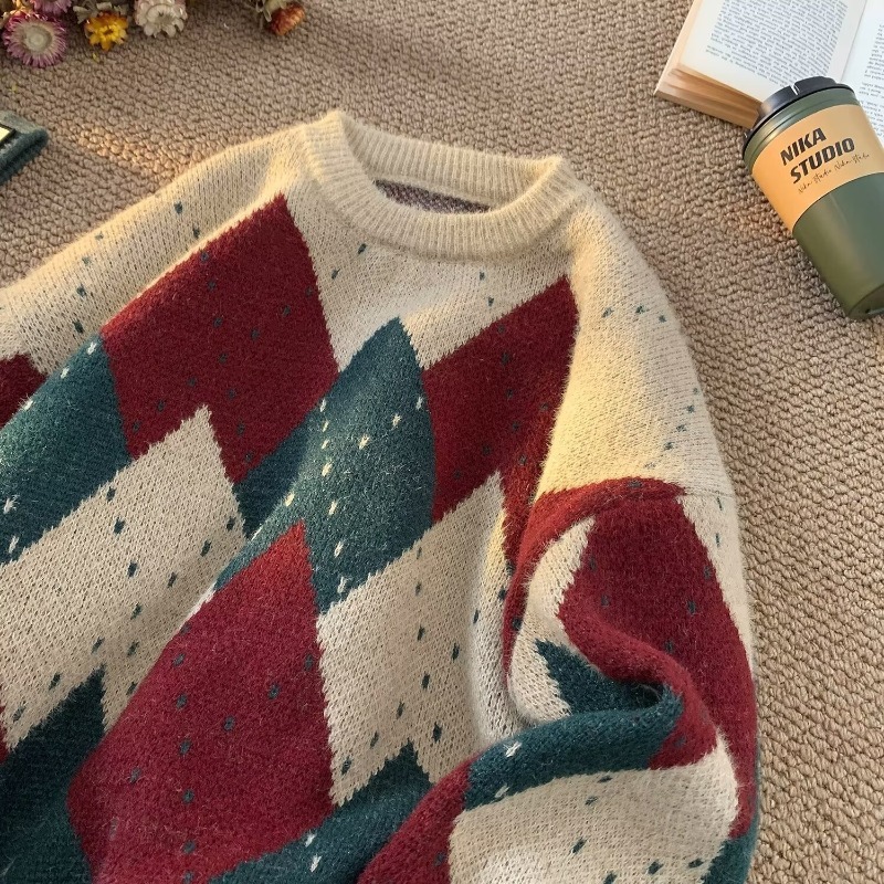 Vintage knit sweater with diamond pattern, Unisex