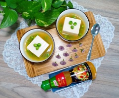 Món đậu hấp thanh mát này dùng làm món khai vị hoặc dùng trong bữa cơm gia đình đều hợp. Nhất là cho ông bà, cha mẹ dùng cho bữa ăn nhẹ. Thưởng thức nóng !!