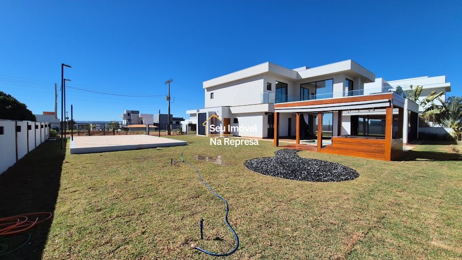 Casa à venda com puro conforto em um terreno de 900m² no Riviera de Santa Cristina XIII