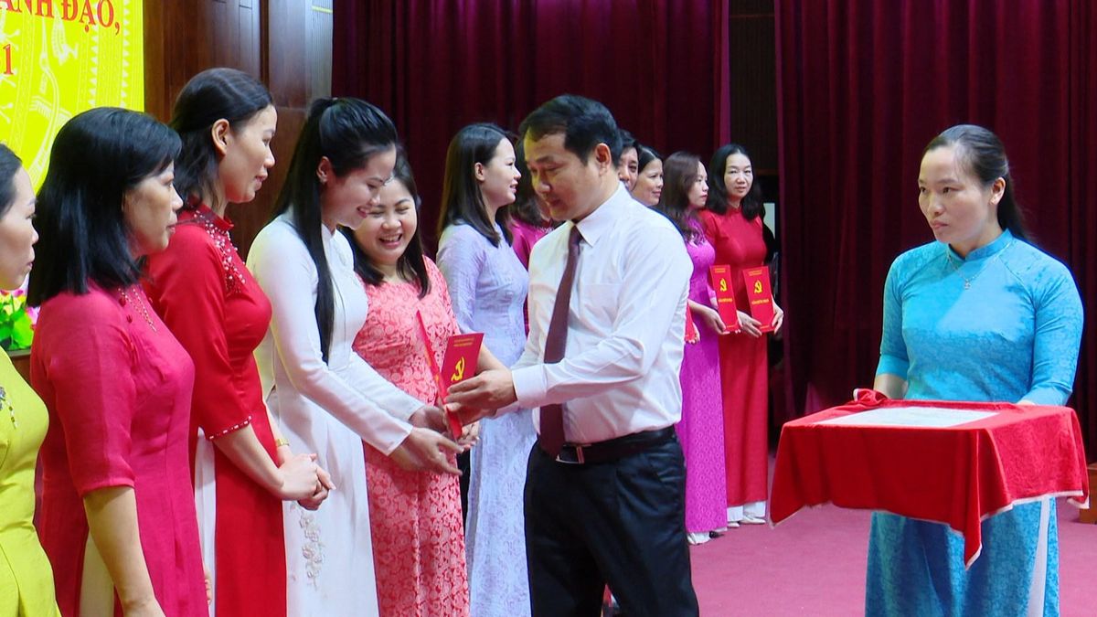 Đảng ủy xã Thạch Thất chú trọng đào tạo, bồi dưỡng cán bộ - Đài Phát thanh và truyền hình Hà Nội