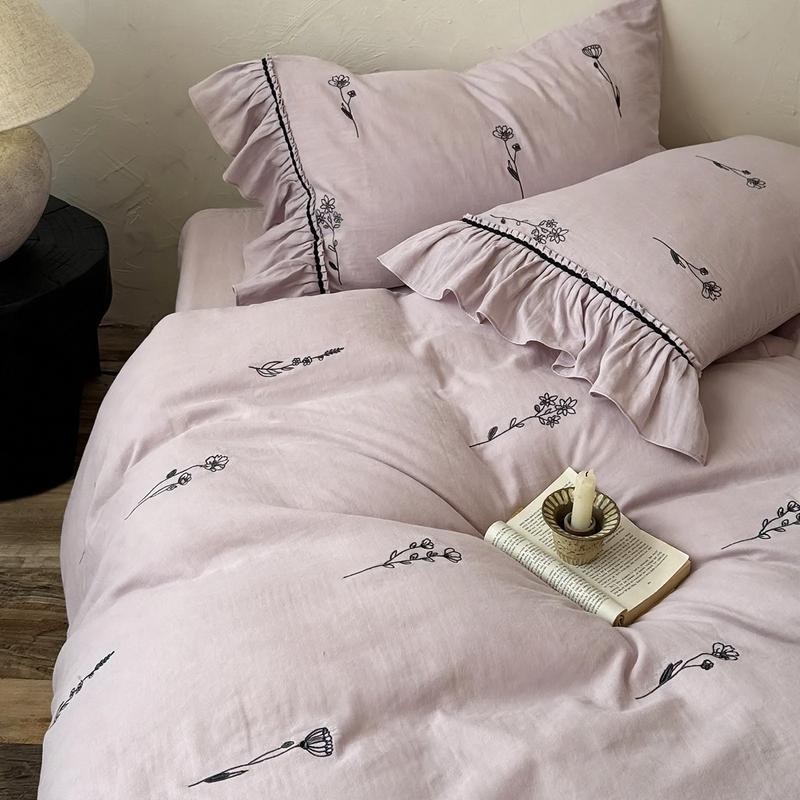 Cotton bedding set with floral embroidery and ruffles