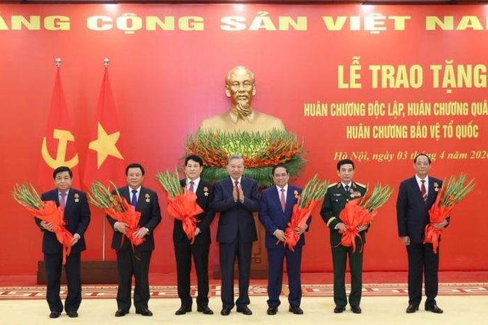 Tổng Bí thư chủ trì lễ trao tặng Huân chương cho lãnh đạo cấp cao - Đài Phát thanh và truyền hình Hà Nội