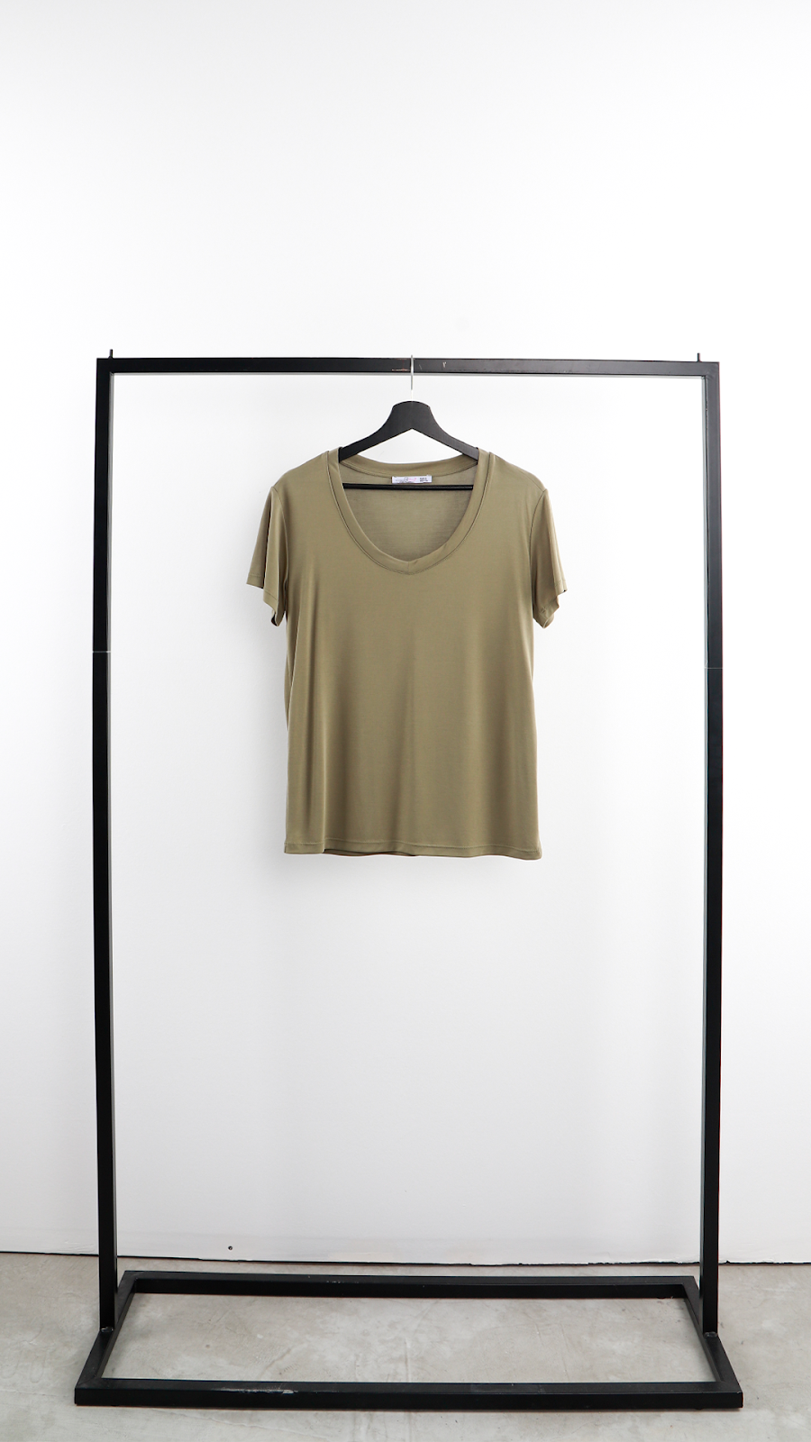 V YAKA T-SHIRT