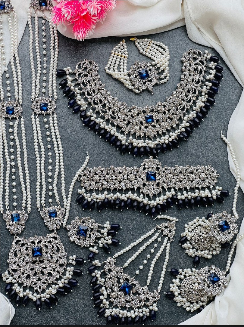 Our most demanding bridal set🌸with new colors now✨(Necklace-chokker-mala-jhumkies/tikka- bracelet-jhumar)