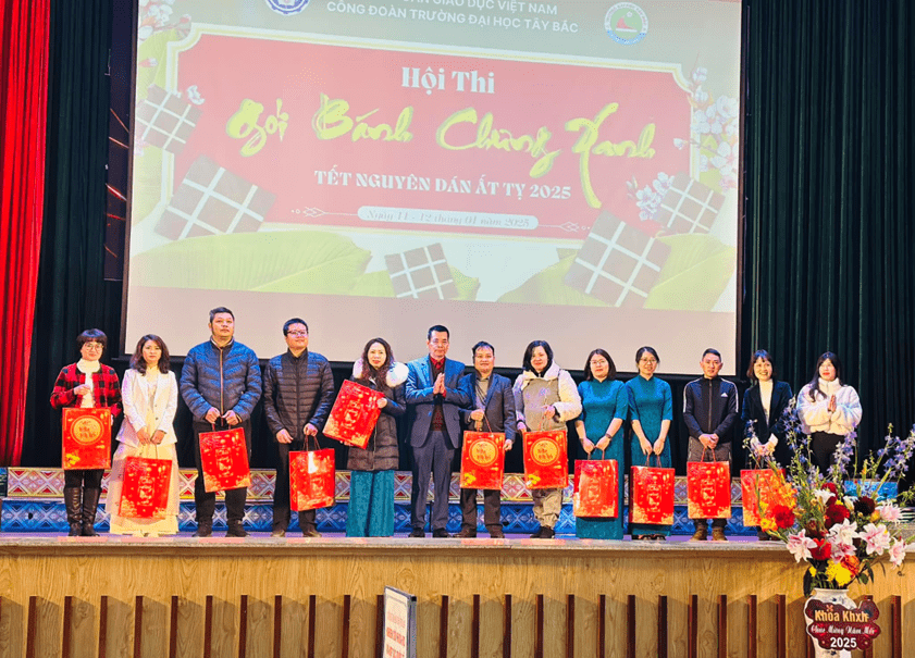 Sôi nổi các hoạt động Xuân yêu thương - Tết sum vầy  tại Trường Đại học Tây Bắc