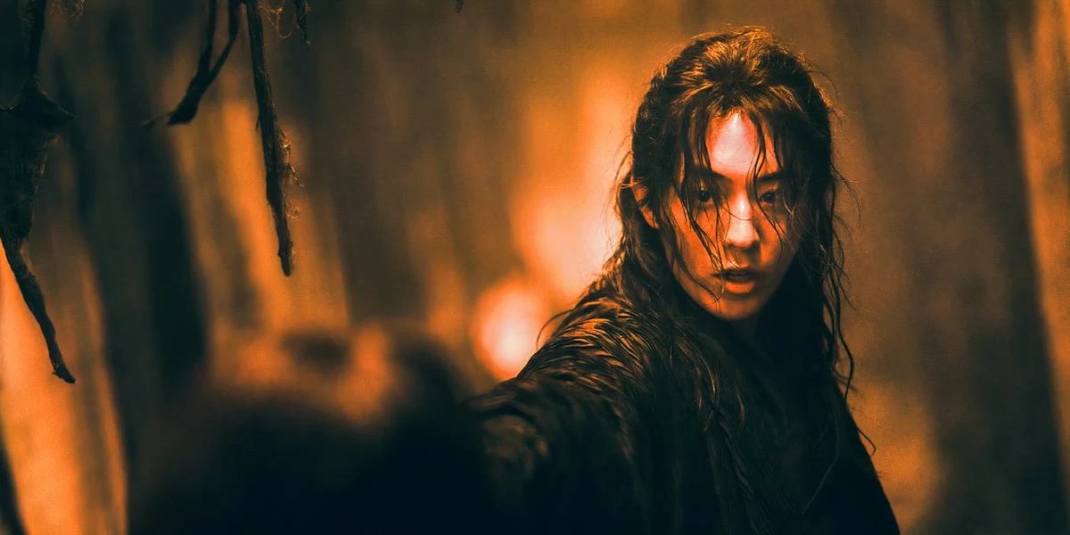 The East Palace İncelemesi: Görsel Şölen ve Gotik Korkunun Kesiştiği Dizi