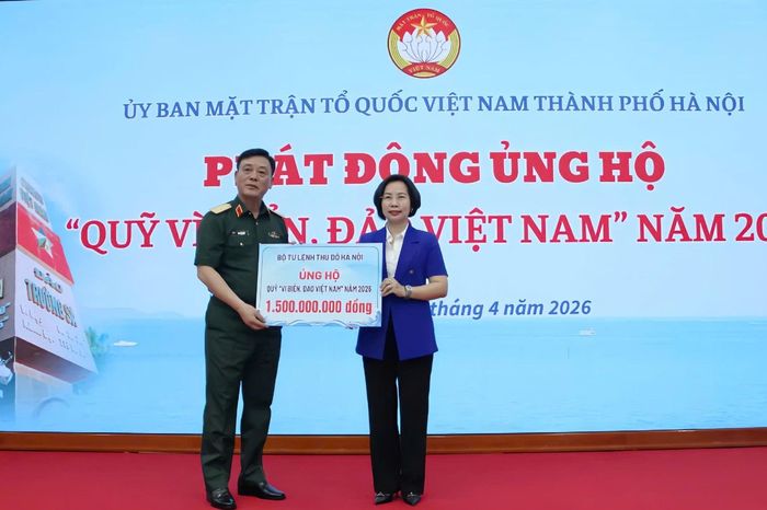 Hà Nội tiếp nhận ủng hộ Quỹ 'Vì Biển đảo Việt Nam' năm 2026 - Đài Phát thanh và truyền hình Hà Nội
