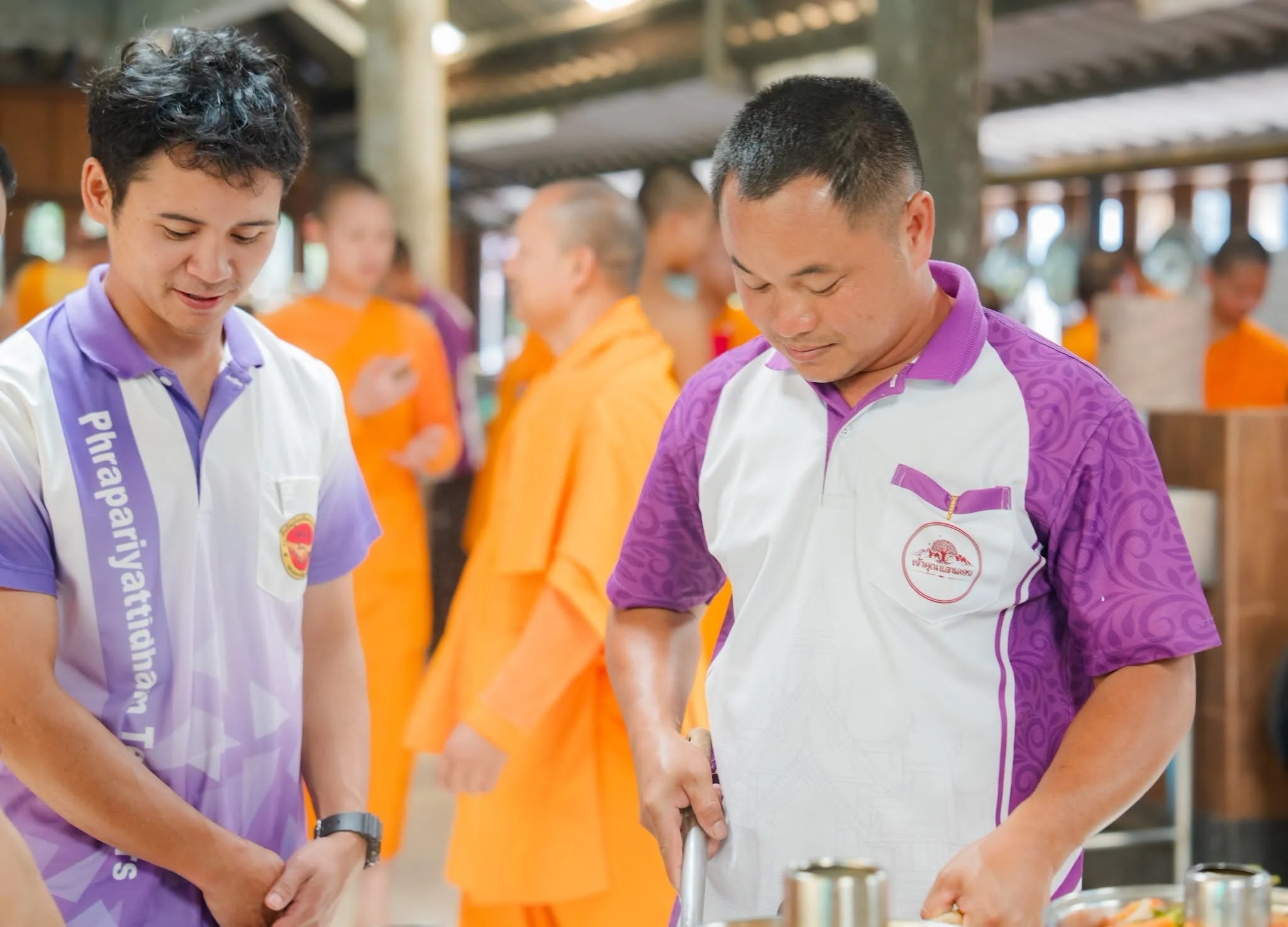 ภาพประกอบ วัดบ้านขุน ขอประกาศอนุโมทนาบุญกับศิษย์เก่าวัดบ้านขุนทุกท่าน ที่ได้ร่วมเป็นเจ้าภาพถวายภัตตาหารเป็นสังฆทานแด่พระภิกษุสงฆ์และสามเณรวัดบ้านขุนกว่า 200 รูป ในวันบุญใหญ่บูชาข้าวพระอาทิตย