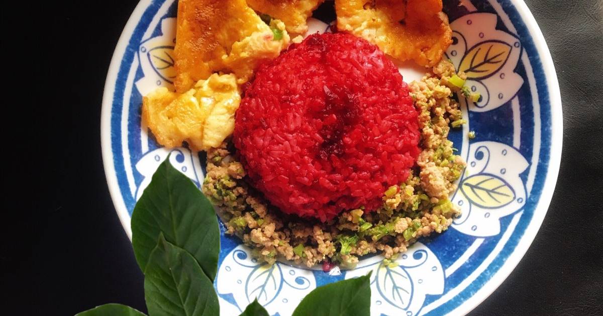 Trứng trộn khoai Tây chiên
Thịt bò bằm xào măng tây