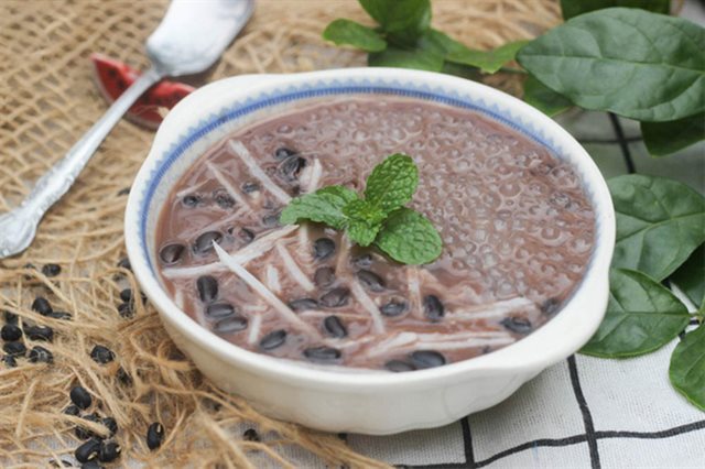 Chè Đậu Đen Bột Báng Dừa