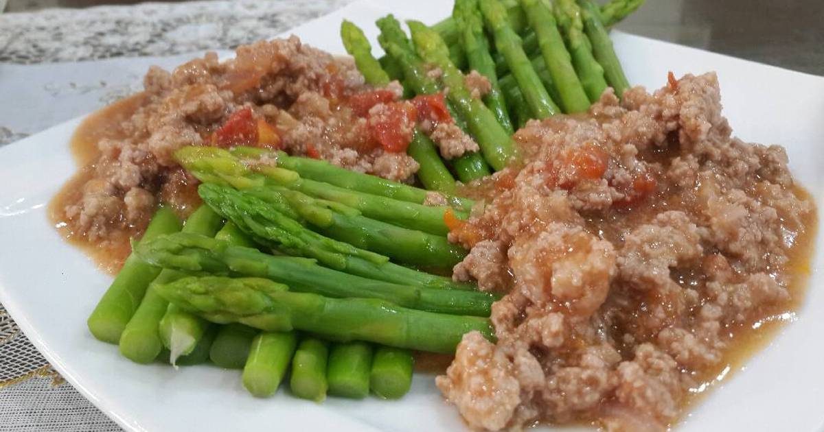 Măng tây sốt cà chua thịt băm