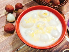 Khi chè nguội thì múc ra chén hoặc ly, thêm đá bào và nước đường cho vừa miệng là có thể dùng. Có thể bảo quản chè trong tủ lạnh dùng dần trong vài ngày.