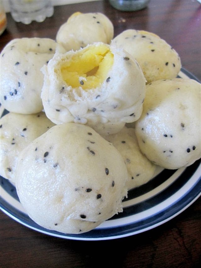 Bánh Bao Mè Nhân Trứng Sữa